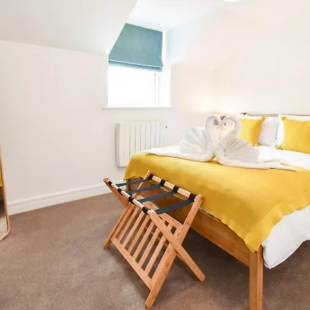 The Croft - Free Allocated Parking Apartment *