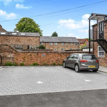 The Croft - Free Allocated Parking Apartment